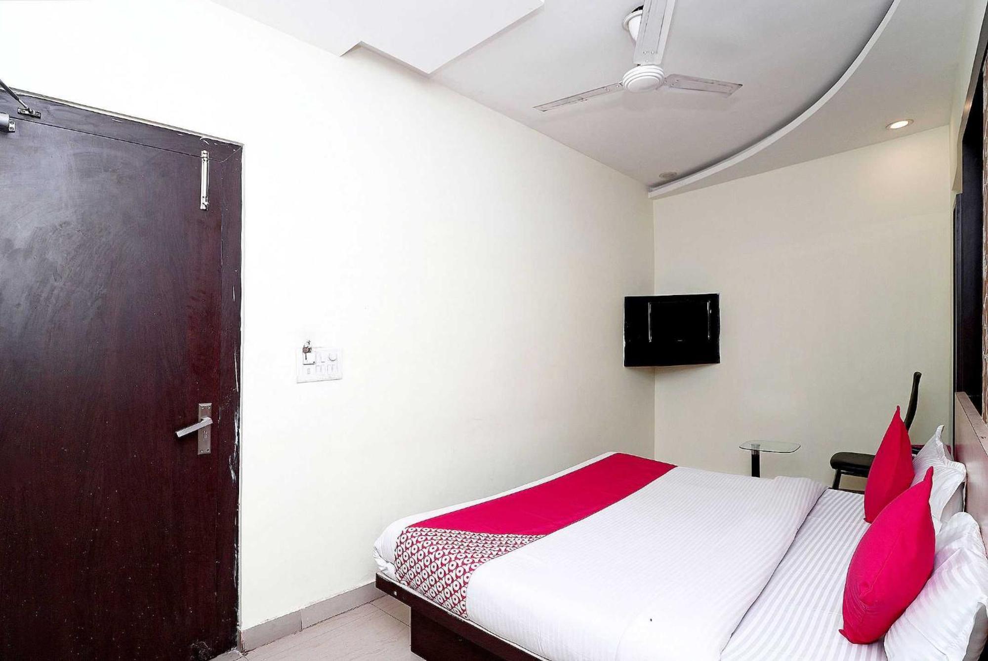 Oyo Flagship Hotel Krishna Chinhat Exterior foto