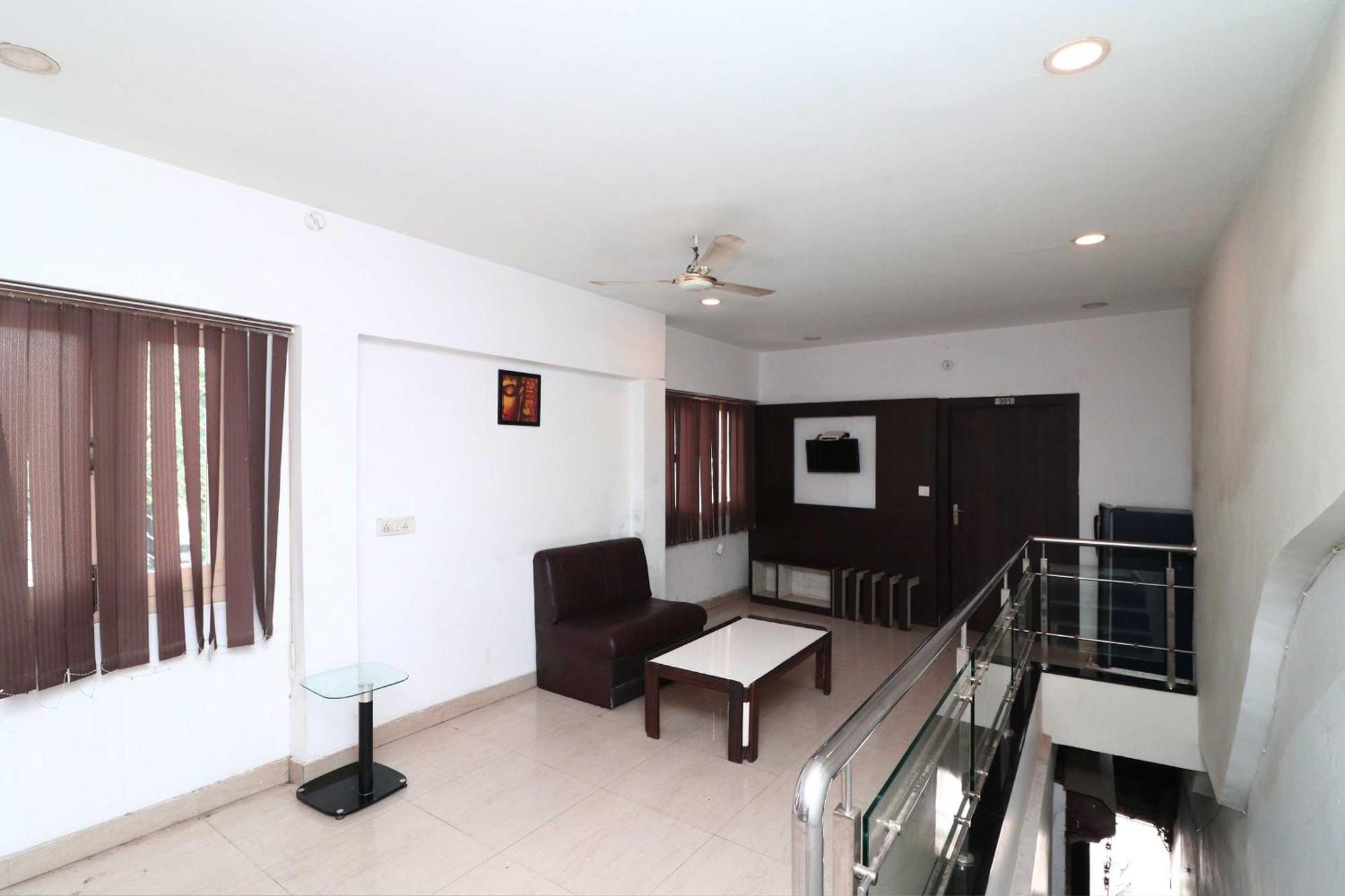 Oyo Flagship Hotel Krishna Chinhat Exterior foto