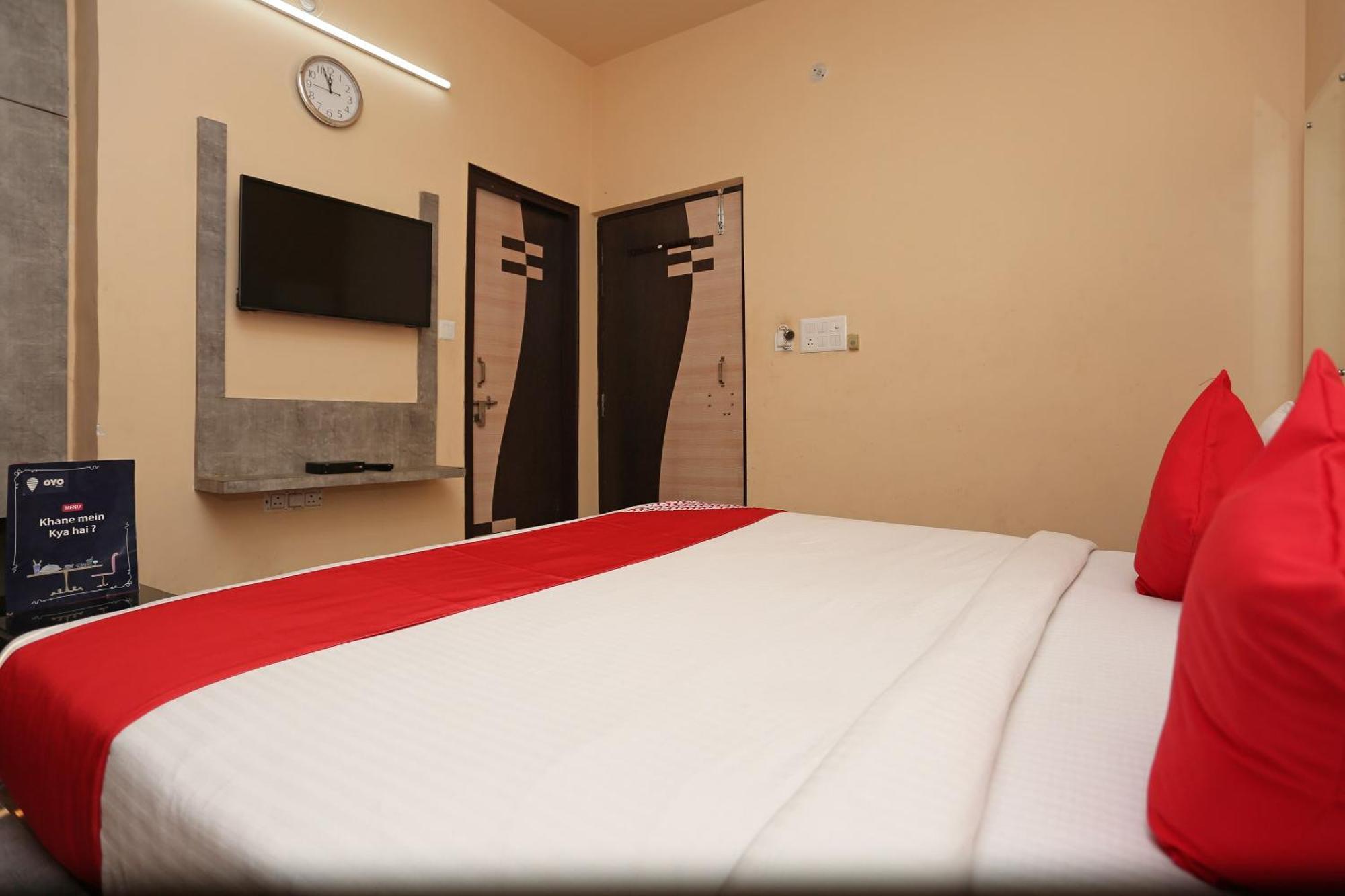 Oyo Flagship Hotel Krishna Chinhat Exterior foto