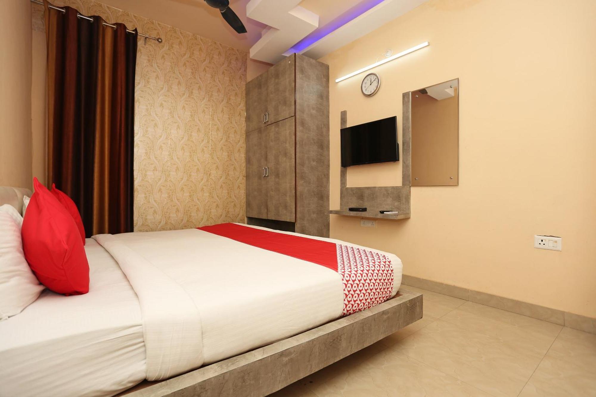 Oyo Flagship Hotel Krishna Chinhat Exterior foto