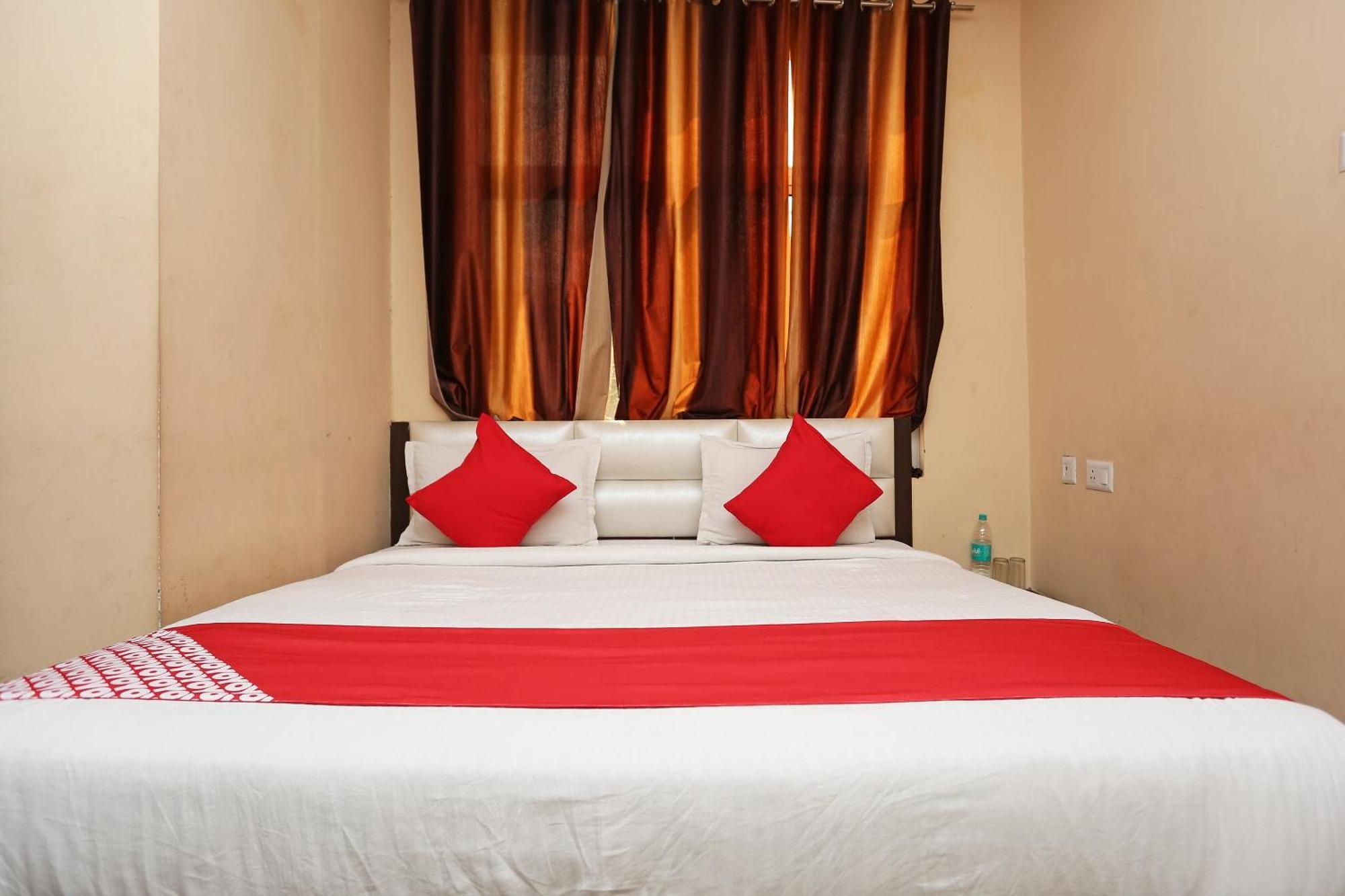 Oyo Flagship Hotel Krishna Chinhat Exterior foto